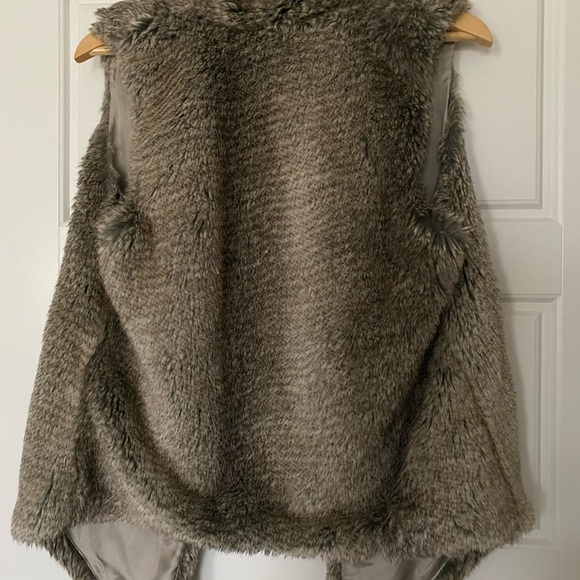 Tart Collection Faux Fur Vest - Picture 5 of 8